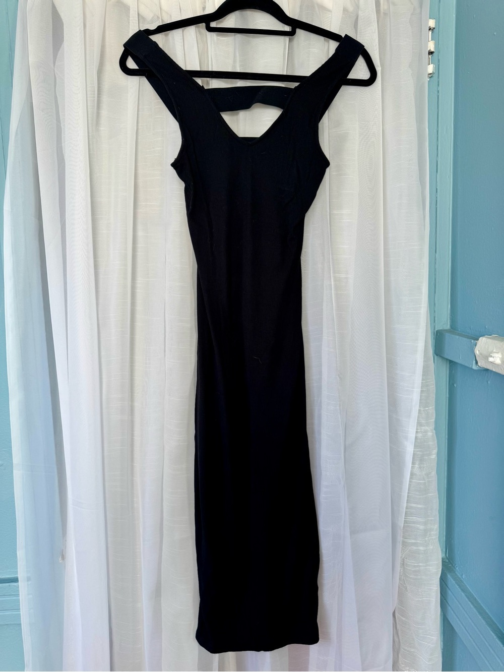 Commense Black Sleeveless V-Neck Maxi Dress